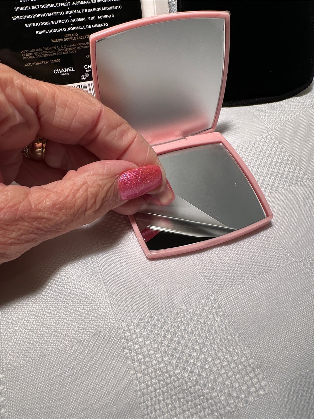 CHANEL Pink Foldable Double Mirror with Velvet Pouch - Picture 6 of 6